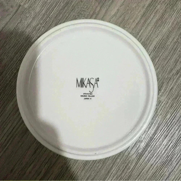 Mikasa Holiday Village Round Porcelain Trinket Box w/Lid Christmas Made In Japan - Picture 3 of 8